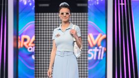 Constanția a plecat să deguste bomboane și le-a adus câteva și juraților. Totuși, ținuta acesteia nu i-a dat pe spate: „Nu-mi place. A fost destul de scurt?”